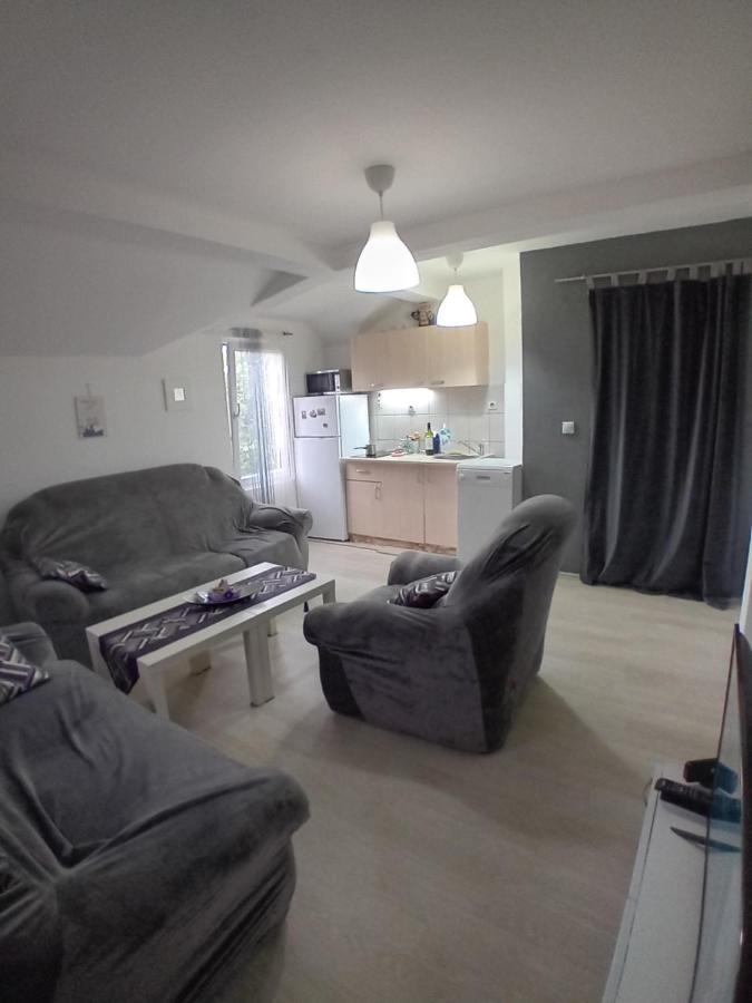 Apartament Airport Shtrkovi - Storks Petrovec Zewnętrze zdjęcie